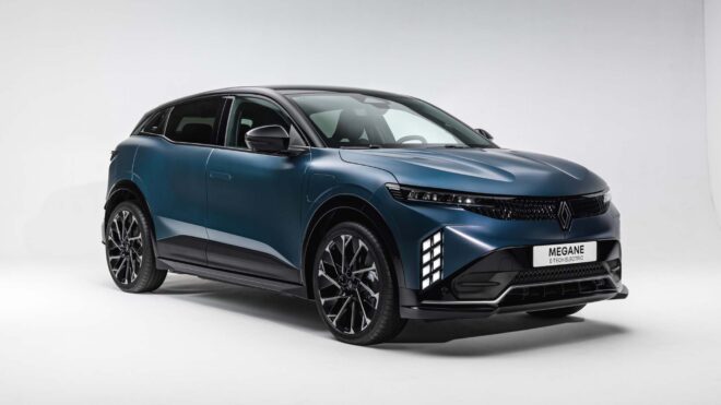 Türkiye’de de satılacak yeni Renault Megane E-Tech tanıtıldı