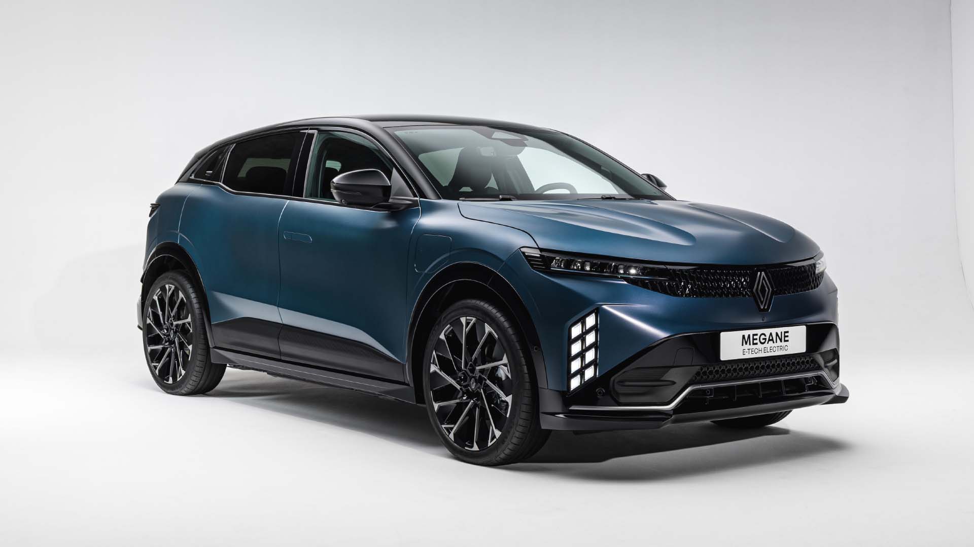 Türkiye'de de satılacak yeni Renault Megane E-Tech tanıtıldı