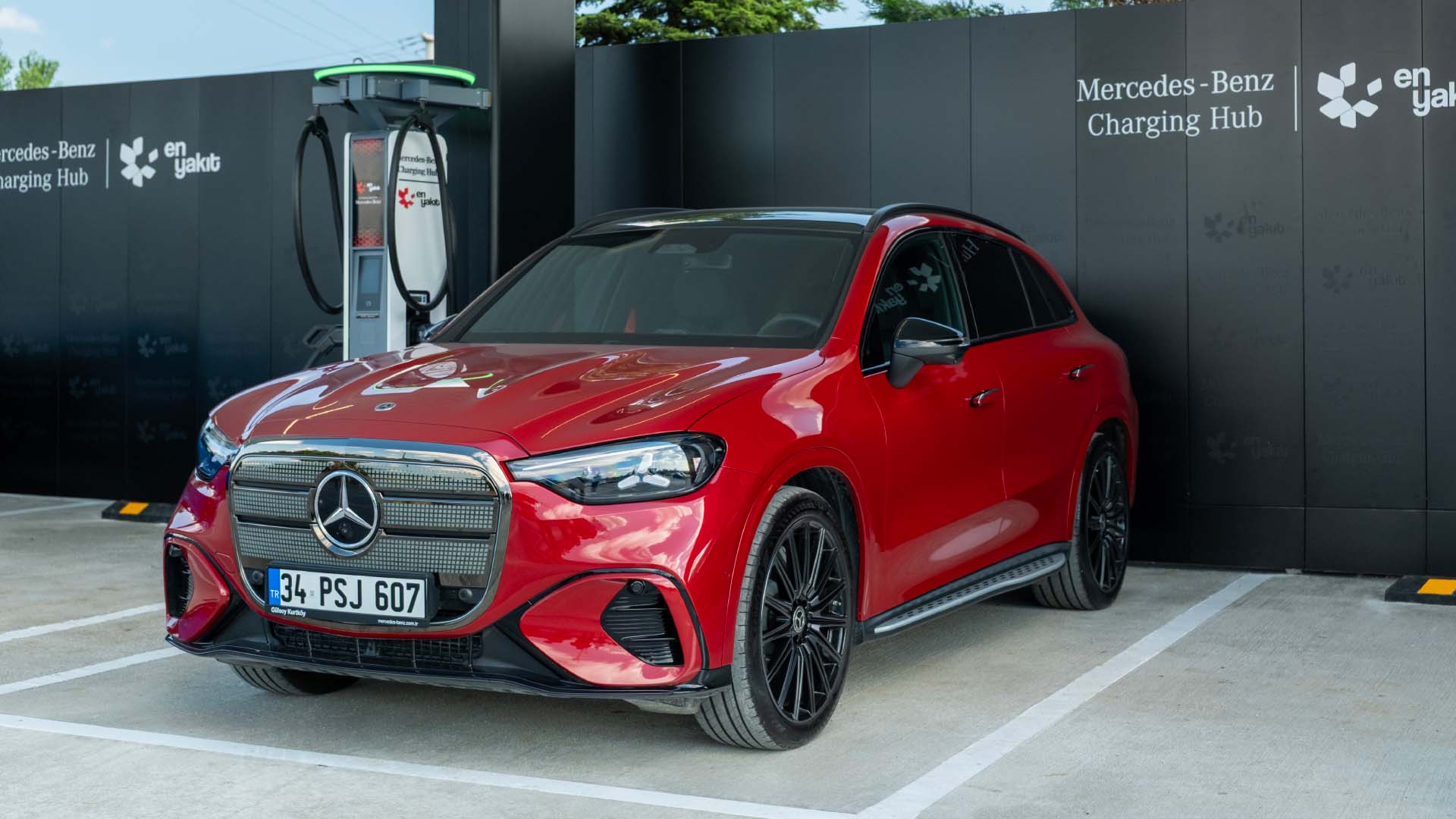 Mercedes-Benz Türkiye, En Yakıt iş birliğiyle 400 kW gücünde premium şarj istasyonları açtı