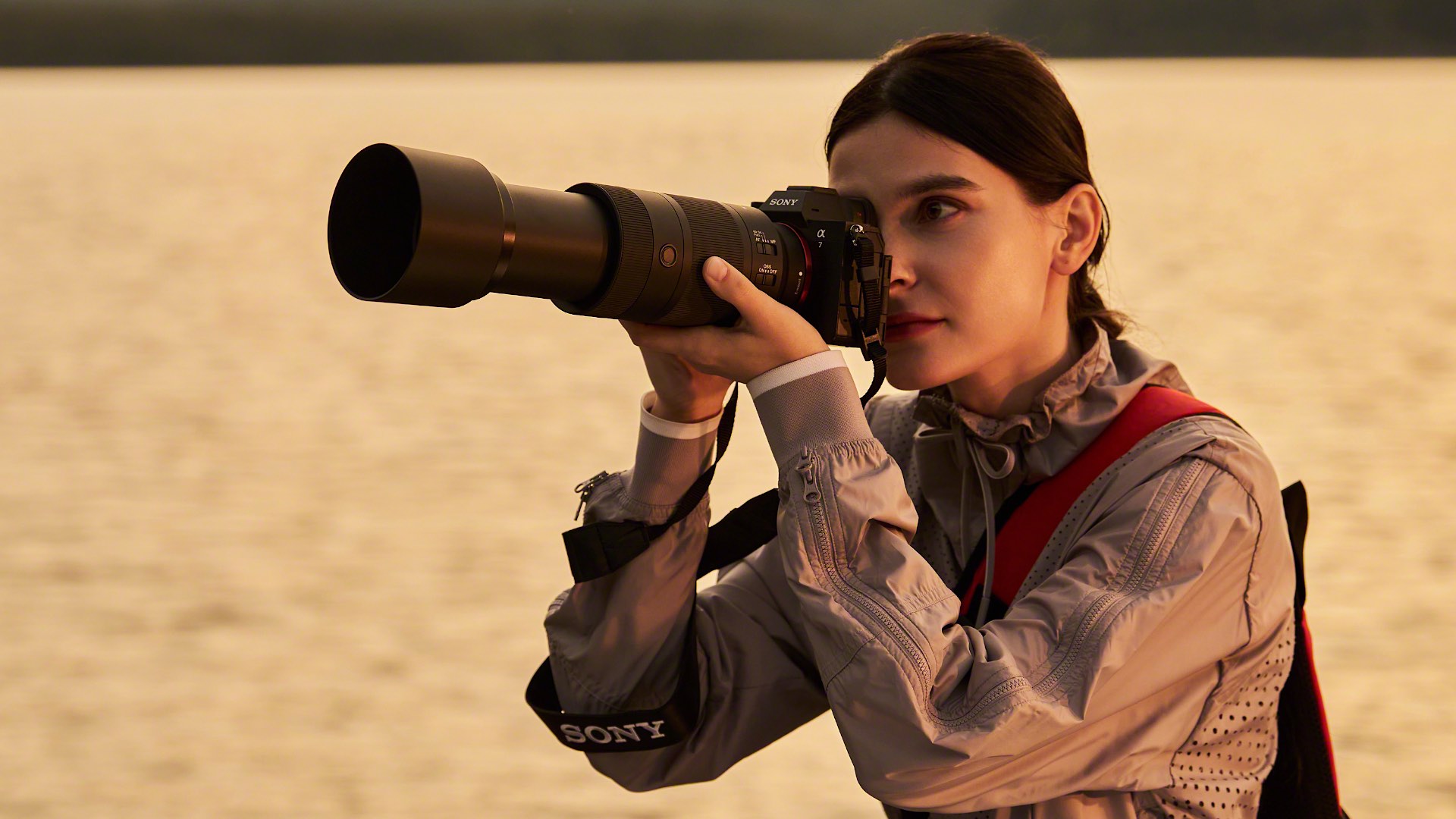 Sony, 654 gramlık FE 100-400mm F5.6-8 OSS lensini tanıttı