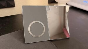 Bir Samsung Galaxy Z Fold 8 sahibi, cihazının arka kameralarını söktü