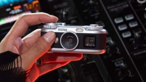 Fujifilm, mini fotoğraf makinesi Instax Pal 2'yi tanıttı
