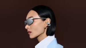 Bose, açık yapılı kablosuz kulaklık modeli Ultra Open Earbuds'ı yeniledi