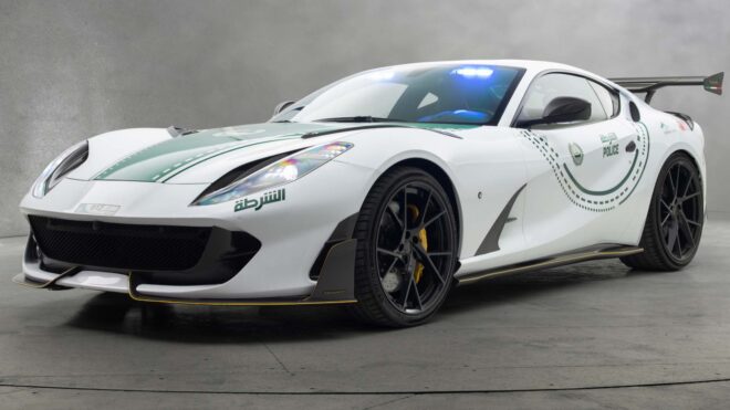 Dubai polisinin en yeni aracı Mansory imzalı Ferrari 812 Superfast oldu