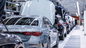 Mercedes-Benz, Almanya'da iki üretim tesisini kapatabilir