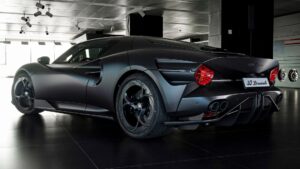 Alfa Romeo 33 Stradale için özel bir "Perla Nera" sürümü hazırlandı
