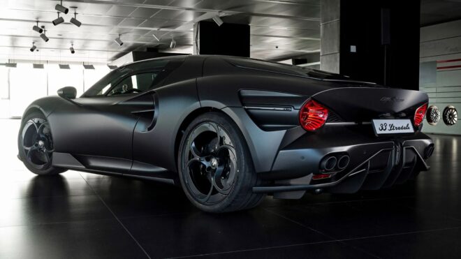 Alfa Romeo 33 Stradale için özel bir "Perla Nera" sürümü hazırlandı