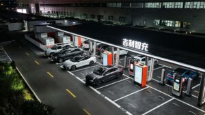 Geely, Çin'de 2.250 kW'lık beş farklı şarj istasyonunu devreye aldı