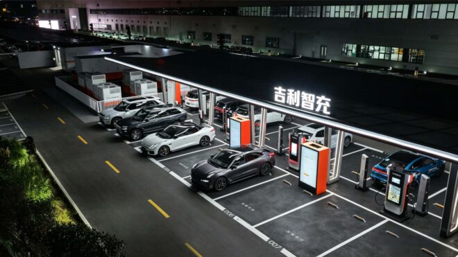 Geely, Çin'de 2.250 kW'lık beş farklı şarj istasyonunu devreye aldı