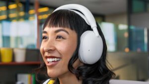 Logitech, yeni kablosuz kulaklık modeli Zone Vibe Pro'yu tanıttı