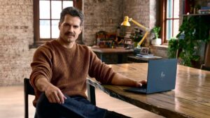 Google, Googlebook serisi için Henry Cavill ile iş birliği yaptı