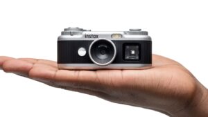 Fujifilm'in mini fotoğraf makinesi Instax Pal 2, Türkiye'de satışa sunuldu