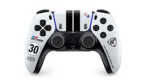 Gran Turismo 7'ye gelen yeni araçlar ve serinin 30. yılına özel kontrolcü duyuruldu